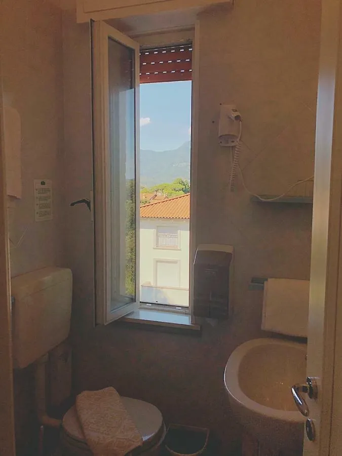 Hotel Le Ginestre Lido di Camaiore 3*,  Italy
